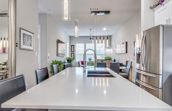 Building Photo - 5015 Meridian-2182