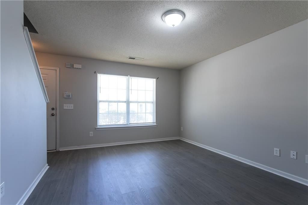 Building Photo - 645 Stadler Pointe