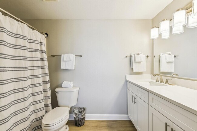 Building Photo - 104 Gulfside Ct