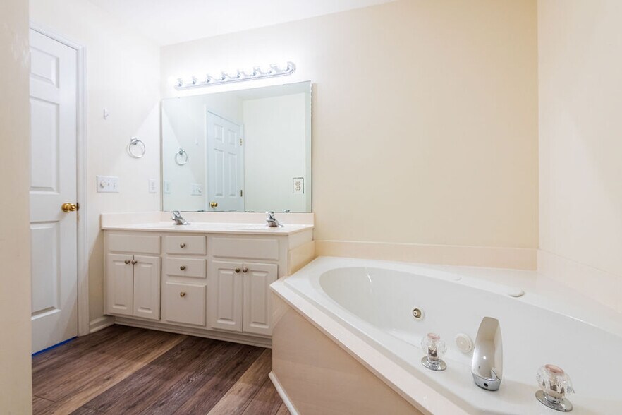 Building Photo - 1122 Chenille Dr