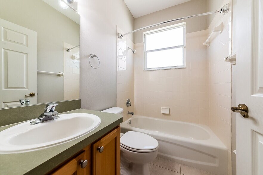 Building Photo - 1252 Millbrook Cir