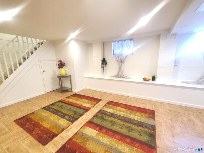 Building Photo - 42 County St