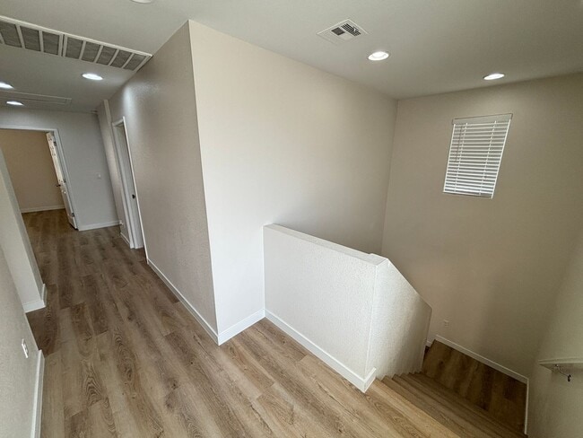 Building Photo - 1729 Ronzard Ave