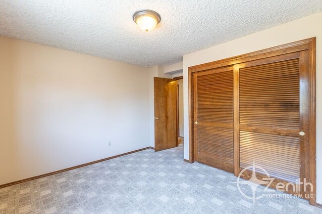 Building Photo - 9313 NE 81st Ave
