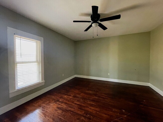 Building Photo - Charming 2BR/1BA Corner Lot Home with Shop & Fenced Yards