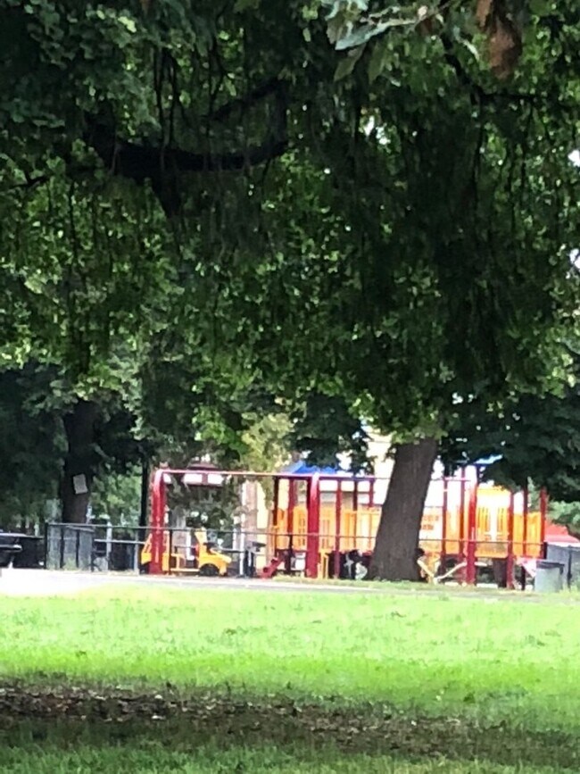 Building Photo - 2217 Reed St