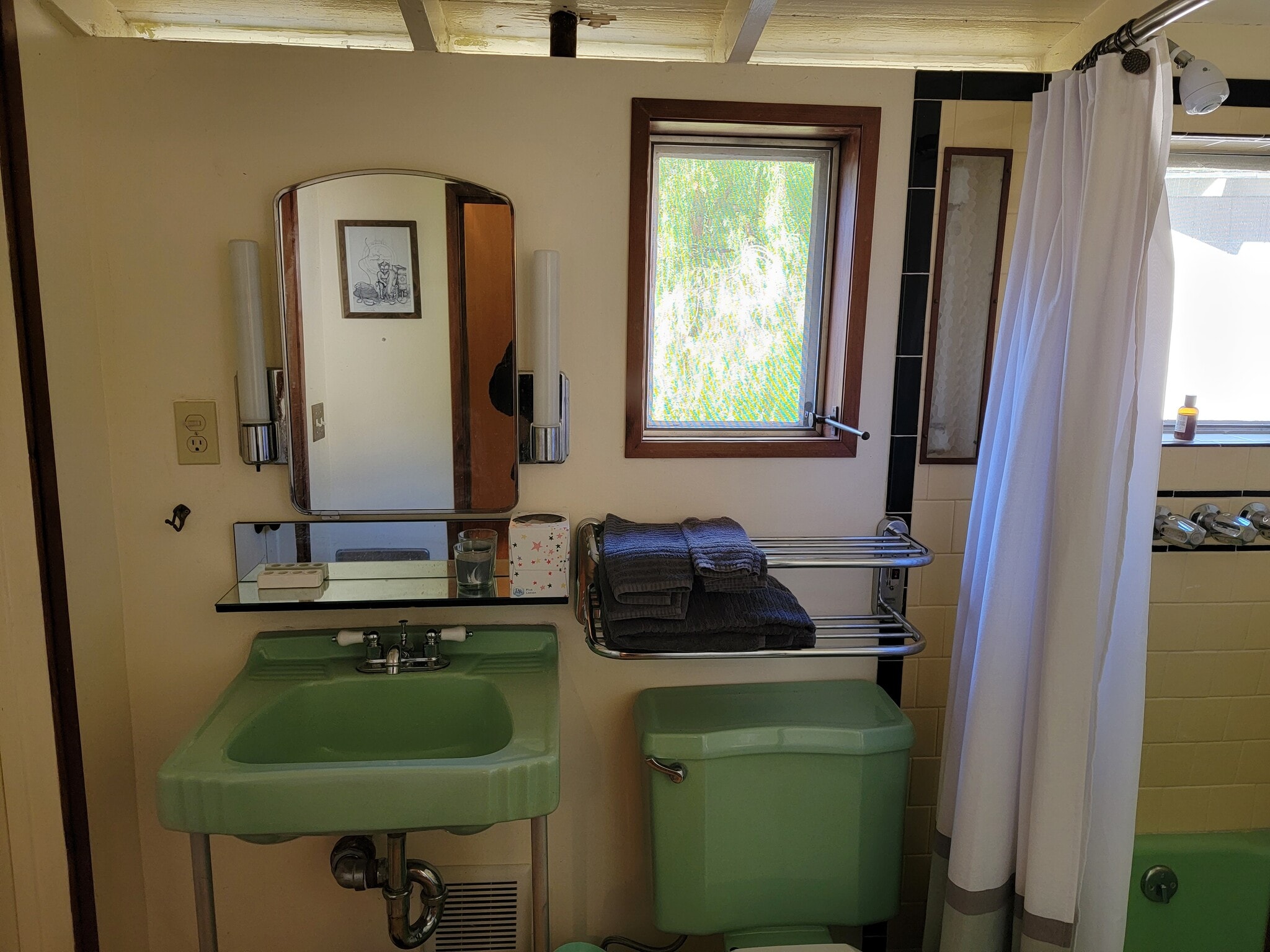 Building Photo - 311 Palomar Rd