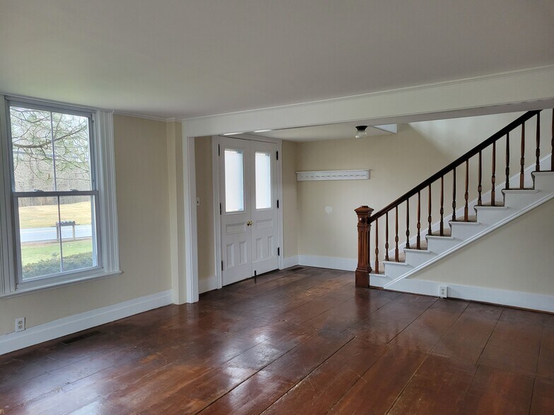 Building Photo - 106 Emerson Ave