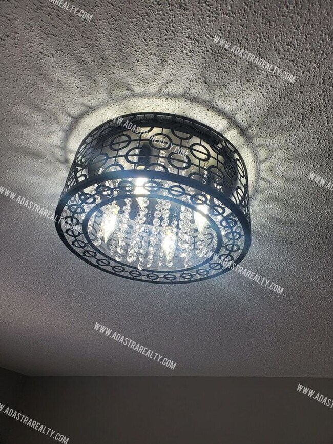 Building Photo - Gorgeous Modern Shawnee Townhome!! So much...