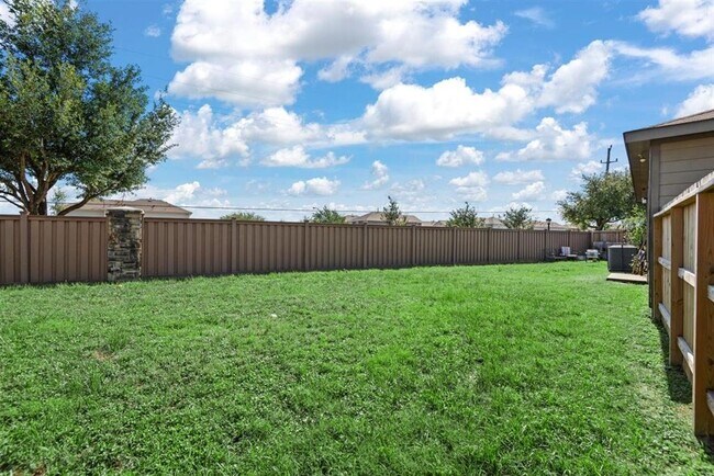 Building Photo - 914 Bandon Ln