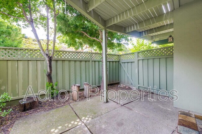 Building Photo - 278 Monroe Dr