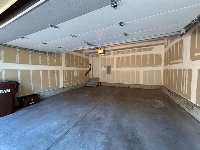 Building Photo - 3903 Rock Creek Dr