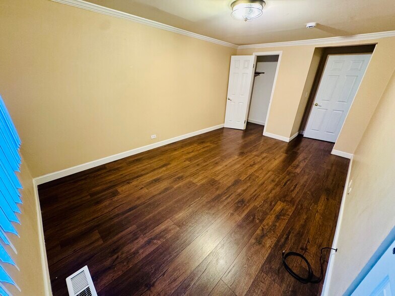 Building Photo - 3023 Wakefield Dr