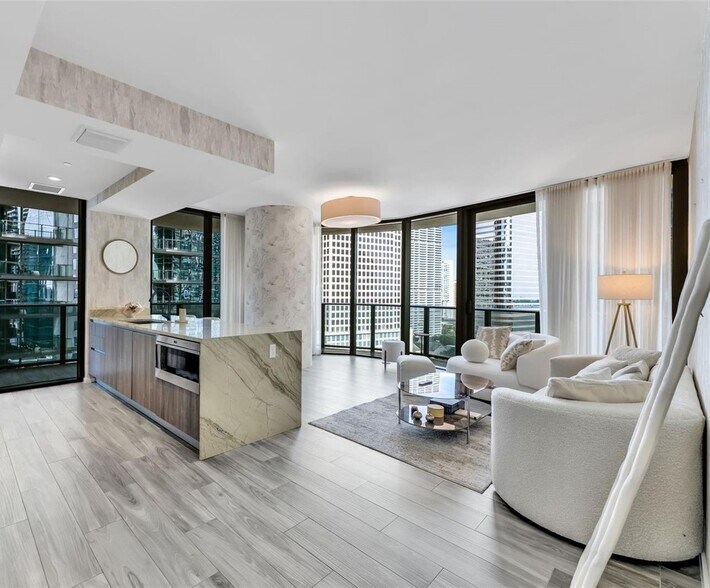 Building Photo - 801 S Miami Ave