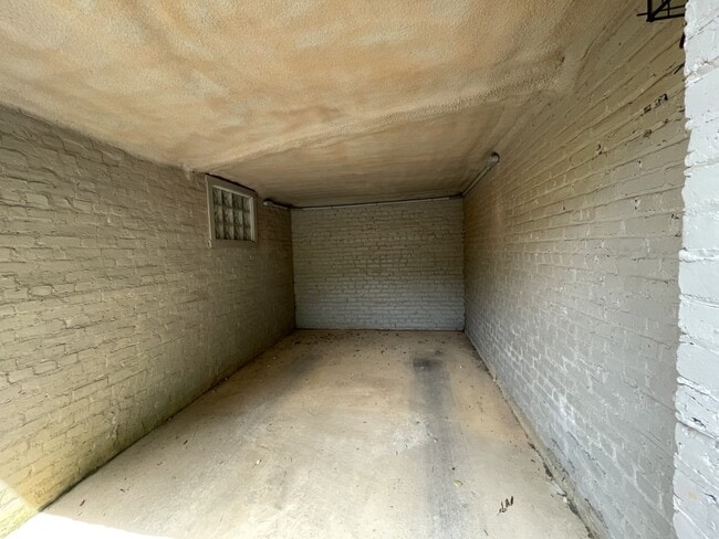 Building Photo - 1700 D St SE