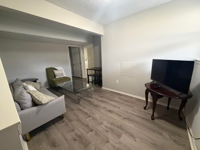 Building Photo - 202 Wheaton Ct