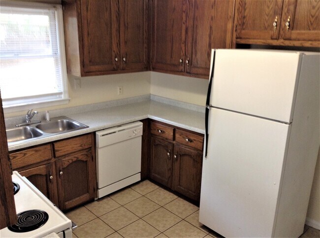 Building Photo - Five Points 3br - Fall 2026 Prelease