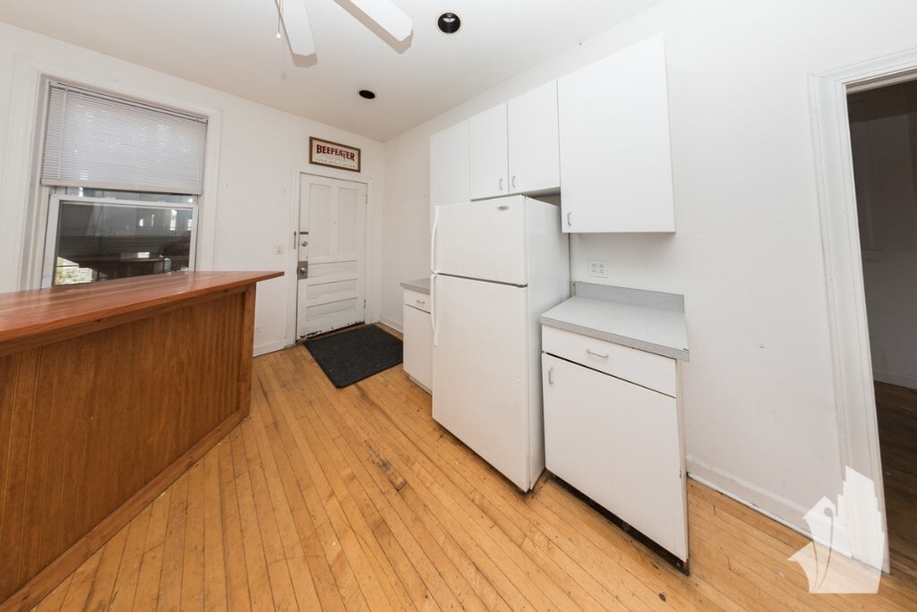 Building Photo - 2318 N Southport Ave