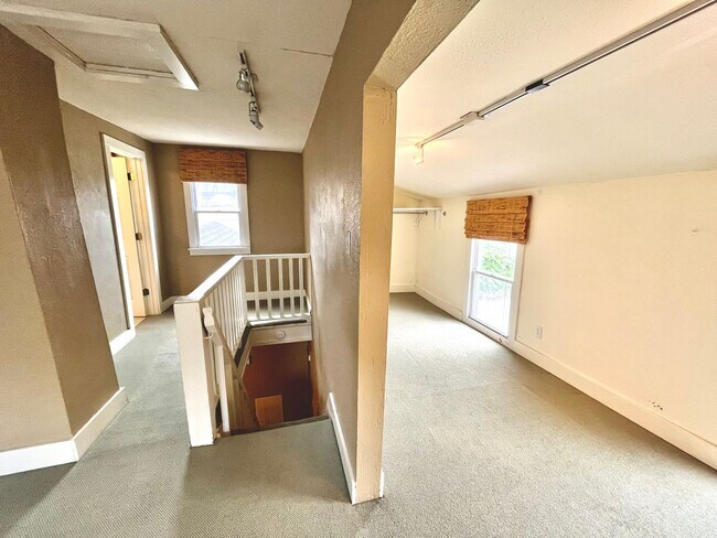 Building Photo - 424/424A, 424B W. Washington Street