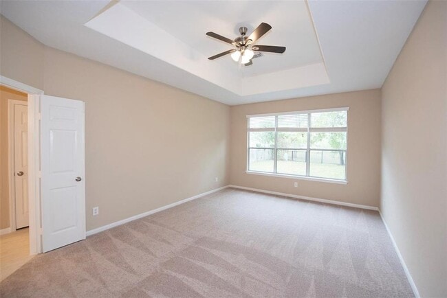 Building Photo - 10411 Village Lake Dr