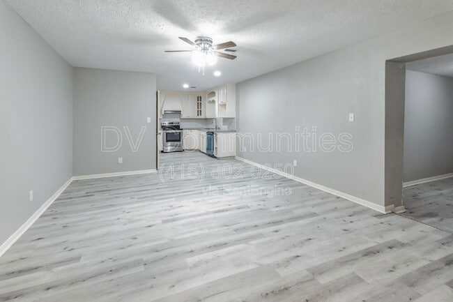 Building Photo - 2107 Lamar Dr