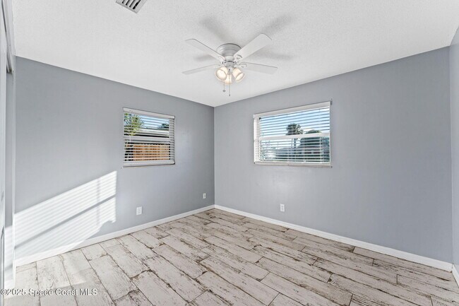 Building Photo - 1565 Venus St