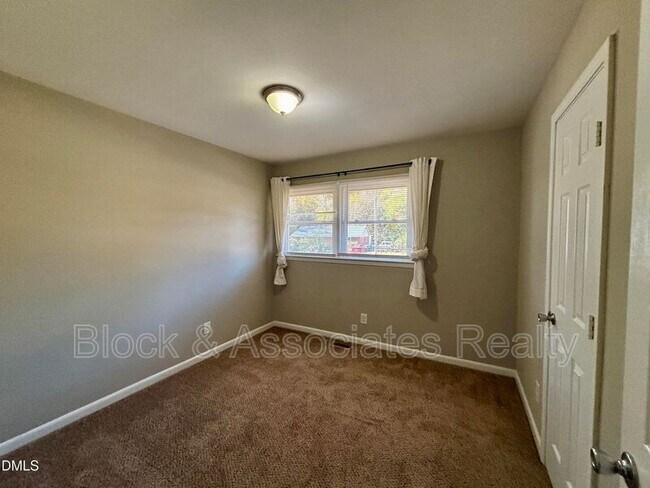 Building Photo - 1019 Greenwich St