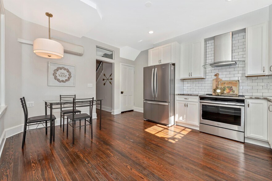 Building Photo - 6 W 4th St