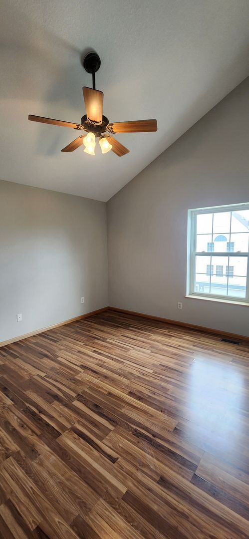 Building Photo - 2 bed 2 Bath Town House