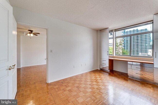 Building Photo - 7111 Woodmont Ave