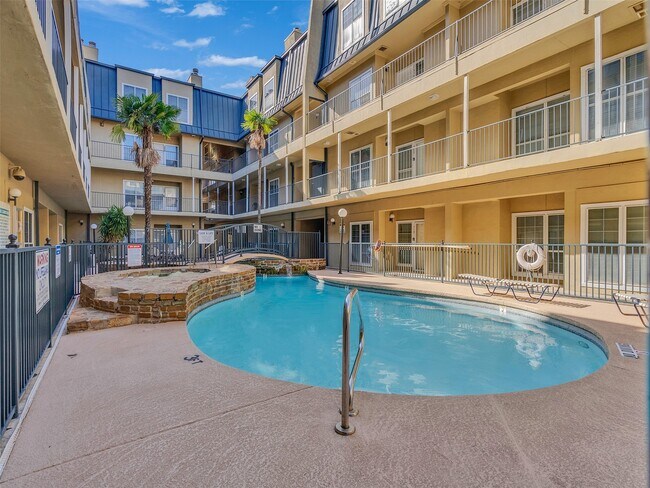 Building Photo - 921 Marine Dr