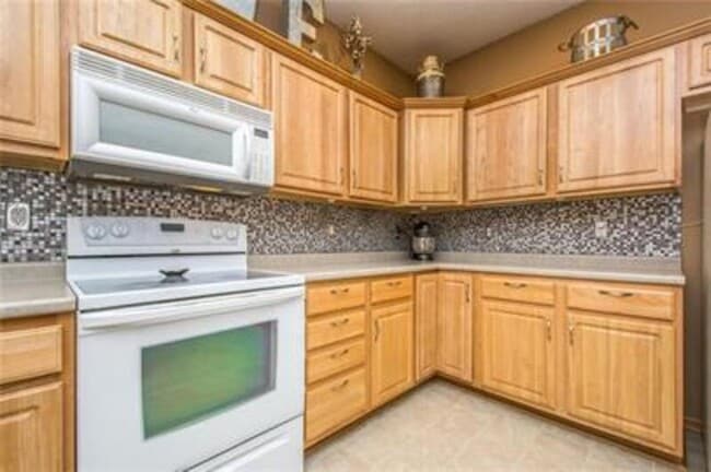 Building Photo - 523 E 4th St