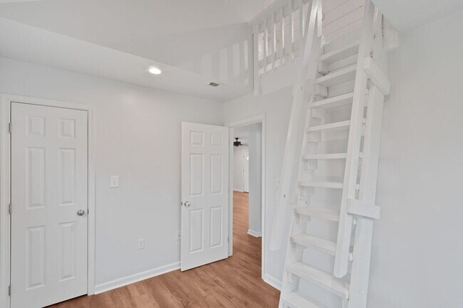 Building Photo - 6339 Old Plank Rd