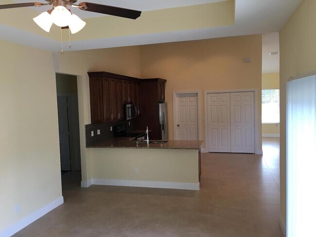 Building Photo - 5866 NW Mesa Cir