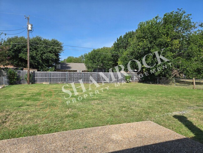 Building Photo - 3 Bedroom in Midway ISD!