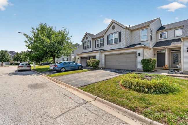 Building Photo - 1109 Clover Dr