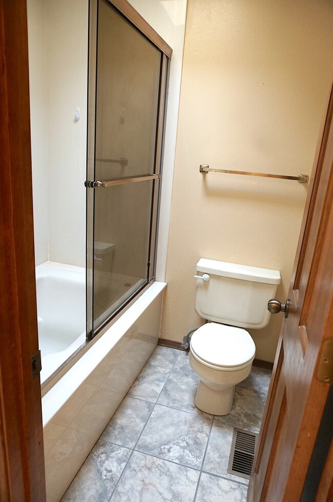 Building Photo - Move In Ready Near UNM and Nob Hill!! This won't last long!