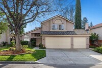 Building Photo - Stunning 4 Bedroom 2.5 bath in Woodward Park area!