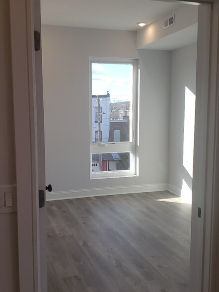 Building Photo - 953 Belmont Ave