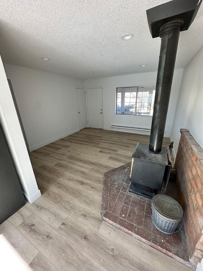 Building Photo - Farm-Style 3-Bedroom, 1-Bathroom Home- Rea...