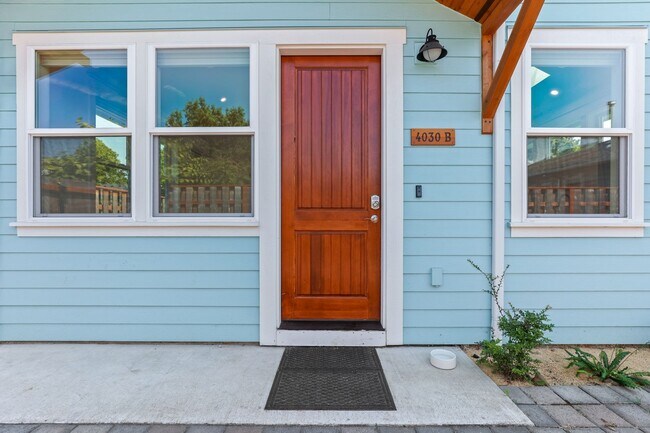 Building Photo - 4030 SE 62nd Ave