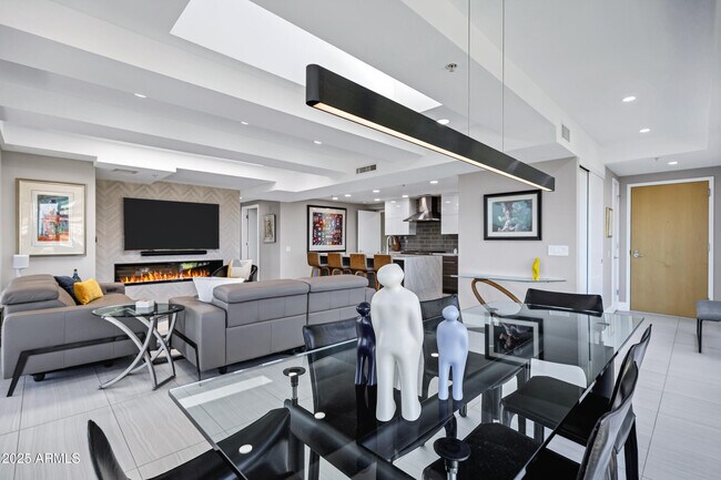 Building Photo - 7137 E Rancho Vista Dr