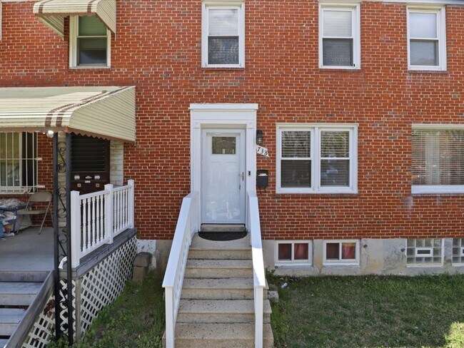Building Photo - 738 Yale Ave