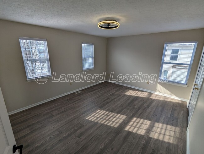 Building Photo - 35330 Oxford Ct
