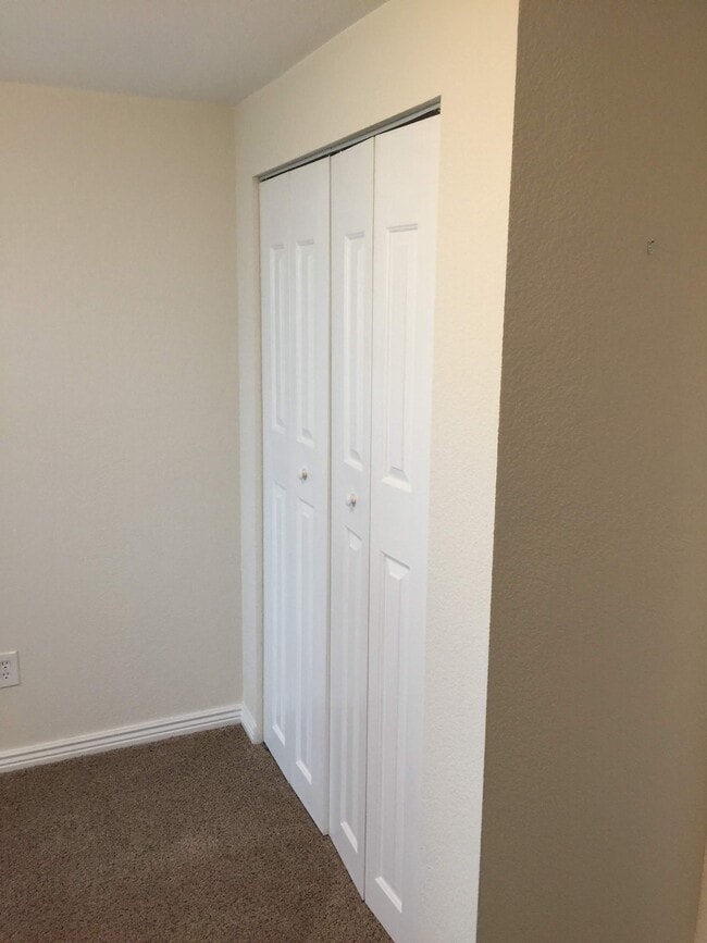 Building Photo - 309 Cantril St