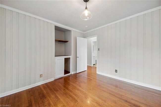 Building Photo - 2801 Wynnewood Dr