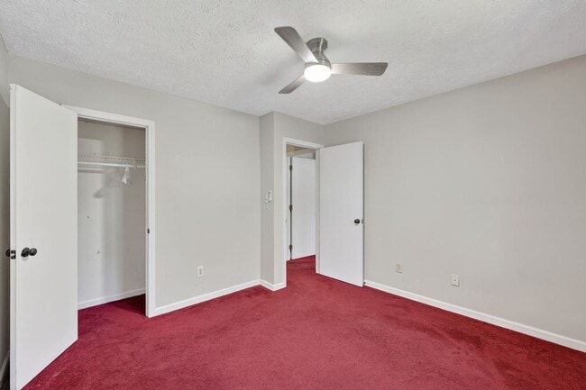 Building Photo - 1040 Rim Rd