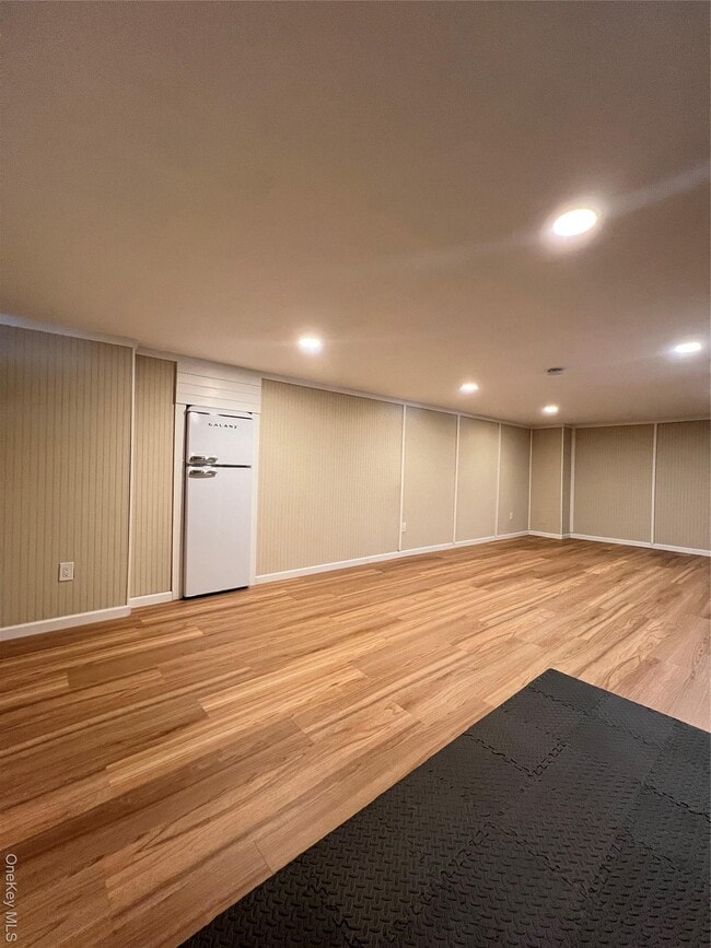 Building Photo - 6 Hilltop Cir