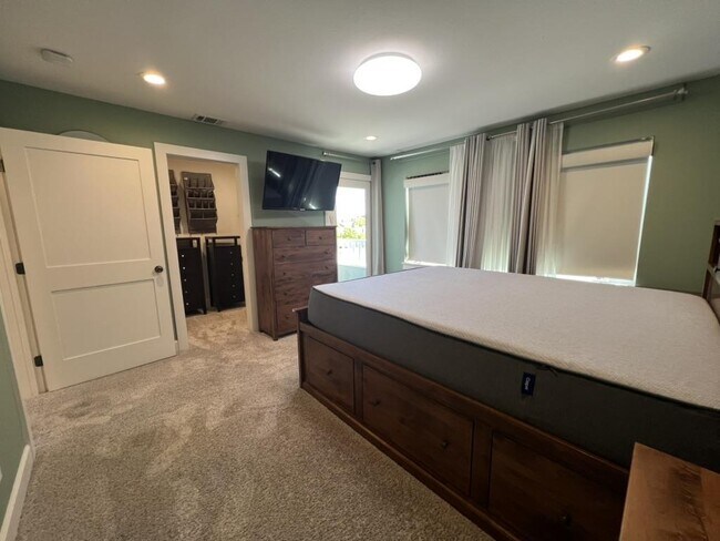 Building Photo - 1180 Pecos Way