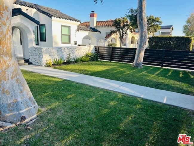 Building Photo - 8906 Harvard Blvd